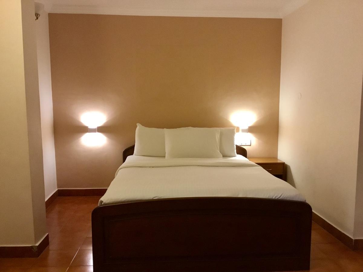 Sai Towers Hotel Путапарти Екстериор снимка