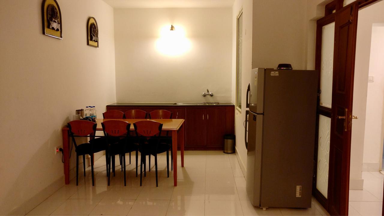 Sai Towers Hotel Путапарти Екстериор снимка