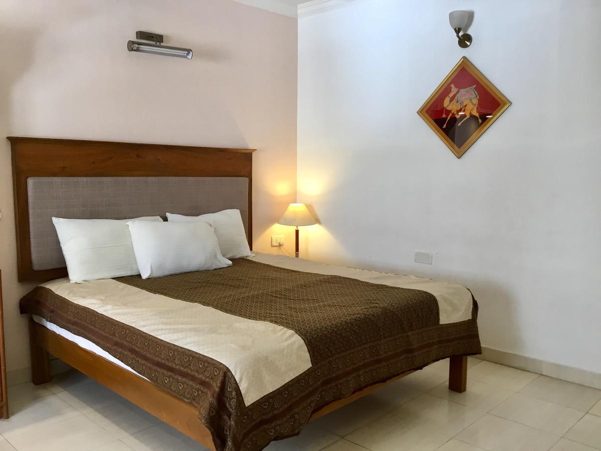 Sai Towers Hotel Путапарти Екстериор снимка