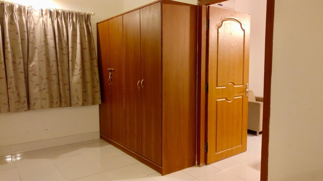 Sai Towers Hotel Путапарти Екстериор снимка