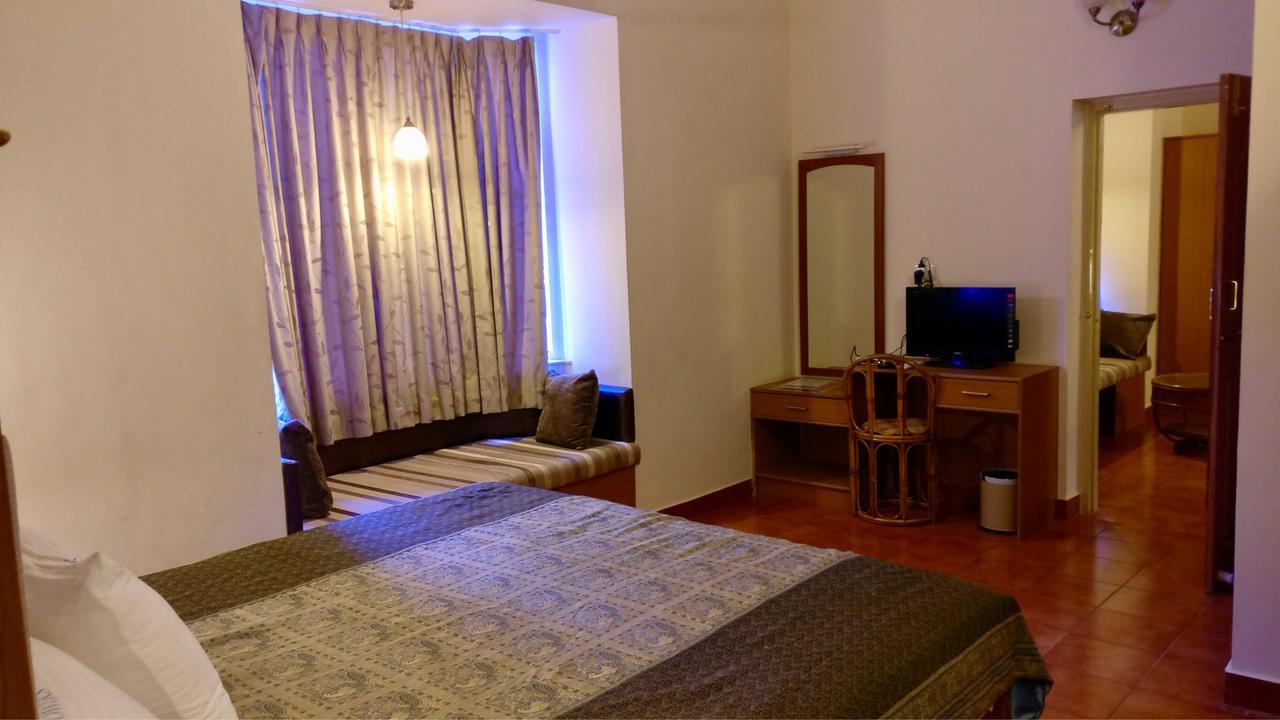 Sai Towers Hotel Путапарти Екстериор снимка
