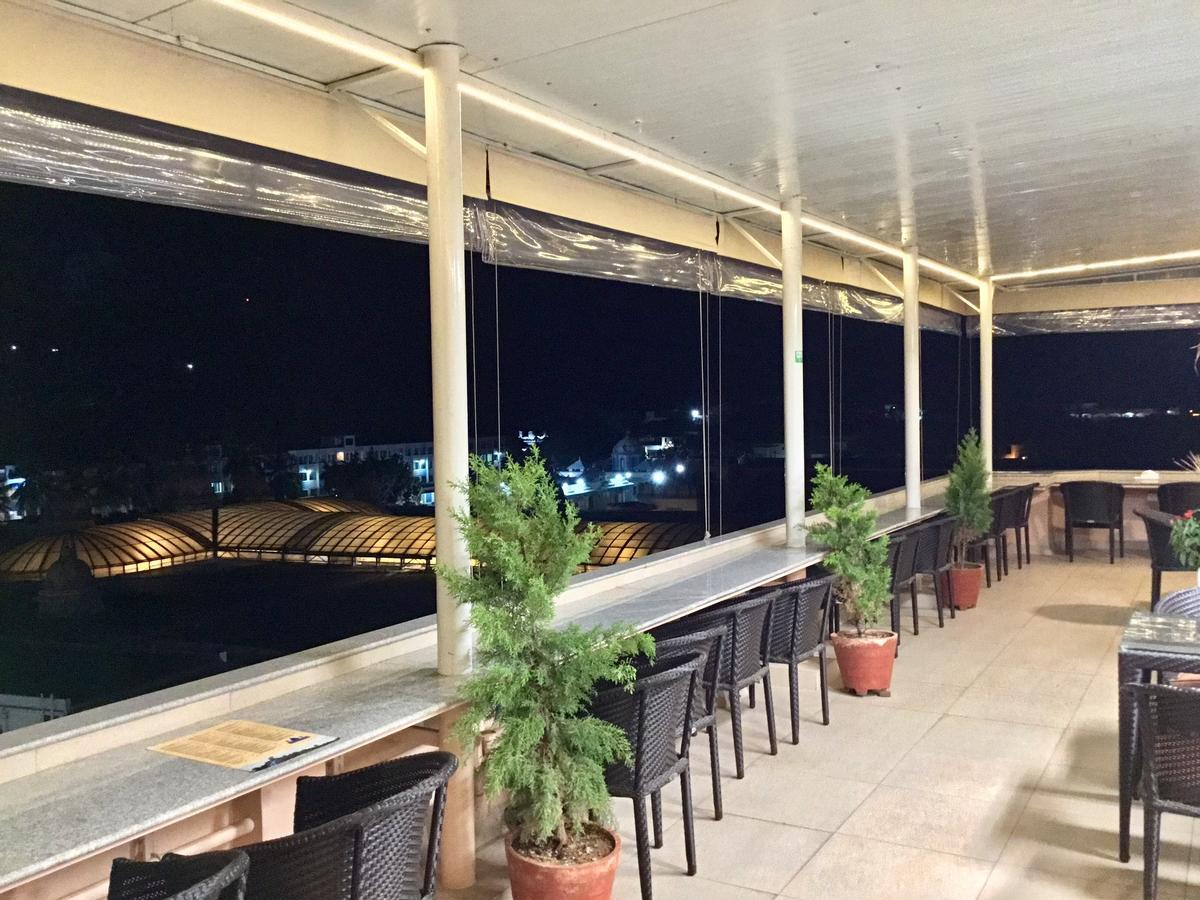 Sai Towers Hotel Путапарти Екстериор снимка
